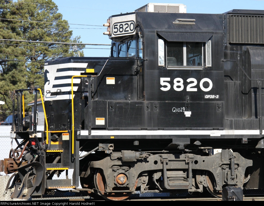 NS 5820 cab shot